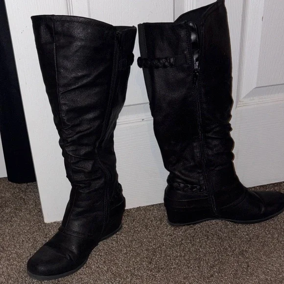 Black Knee-High Women's Boots - Picture 2 of 4